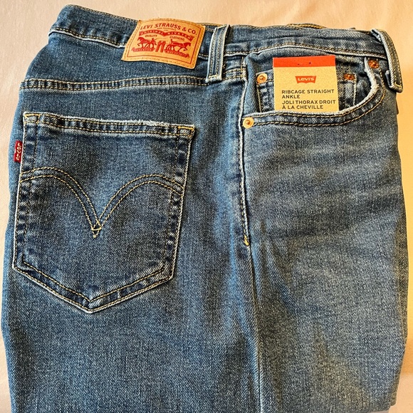 Levi’s Ribcage Straight Ankle Jeans - Picture 1 of 3
